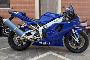 Yamaha R1 del 2000 ultima  a carburatori