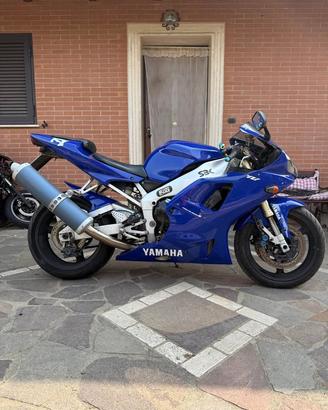 Yamaha R1 del 2000 ultima  a carburatori
