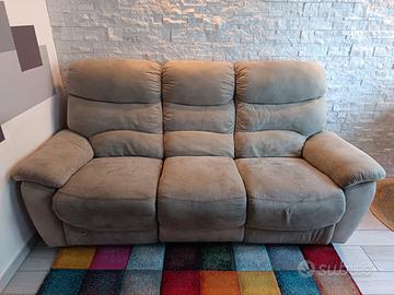 divano con 2 relax elettrici 