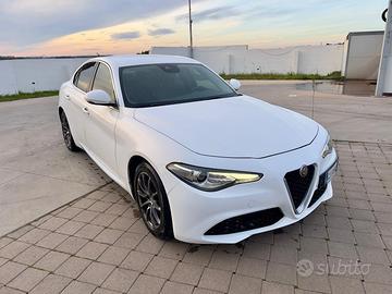 ALFA ROMEO GIULIA 2.2 JTDM 136CV AT8