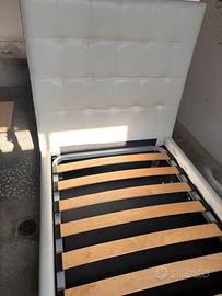 Letto singolo in pelle bianco