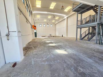 Immobile di 590 m² con 1 locale a Signa