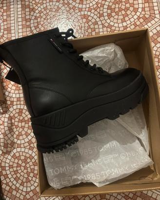 Anfibi Tommy Jeans n 38 nuovi con cartellino