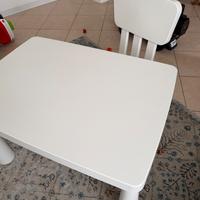 Tavolo e 2 sedie per bambini