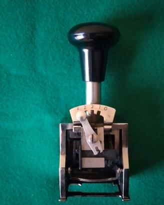 Numeratore metallico