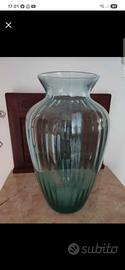 grande vaso un vetro verde