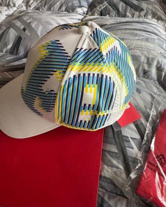 Cappello ferrari con busta