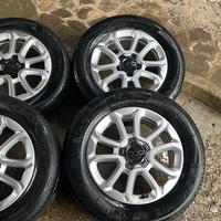 Cerchi in lega fiat 500x completi di gomme.