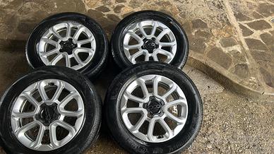 Cerchi in lega fiat 500x completi di gomme.