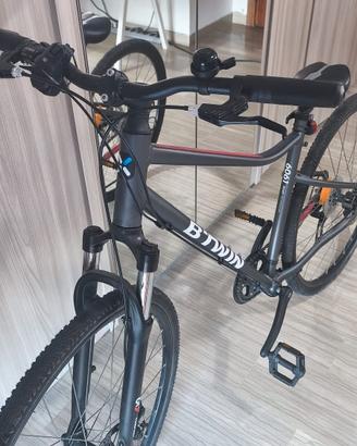 Bici B'Twin Riverside 500 praticamente nuova.