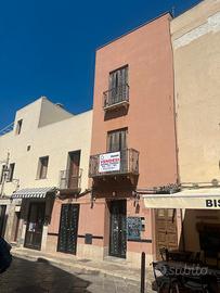 Intero stabile al centro di Favignana