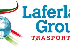 Padroncino con trattore staradale