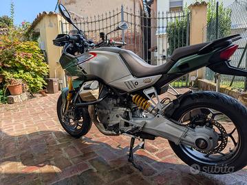 Moto Guzzi V100 Mandello S 12/2022 S – 23.000 km