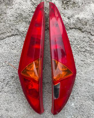 Fanali posteriori fiat punto 188