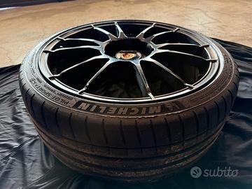 Ruote Porsche OZ ultralegg. 19" Michelin Pilot 5S