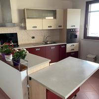 Cucina usata con forno lavastoviglie pianocottura