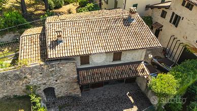 VILLA SINGOLA A TOSCOLANO-MADERNO