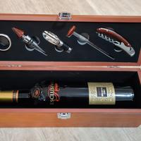 Scatola legno con vino e set sommelier