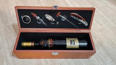 Scatola legno con vino e set sommelier