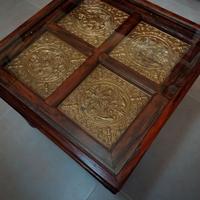 Tavolino basso in legno, etnico + motivo color oro