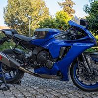 Yamaha R1 2021