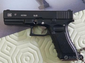 Portachiavi Glock 17 in metallo scala 1:3