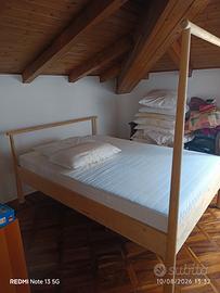 letto in legno ikea