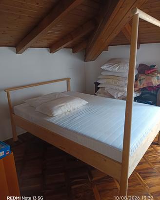 letto in legno ikea