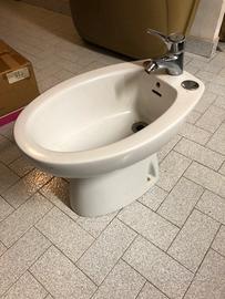 Bidet con miscelatore