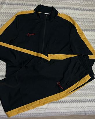 Tuta Nike Oro e Nera