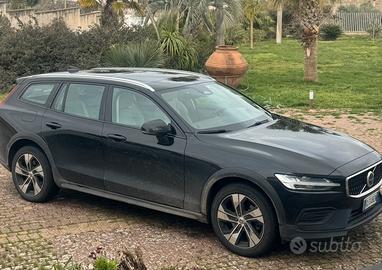 Volvo V60 Cross Country B4 Core Plus