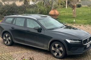 Volvo V60 Cross Country B4 Core Plus