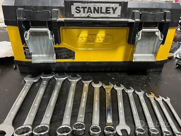 Cassetta attrezzi Stanley con attrezzi misti