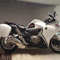 HONDA VFR1200F, PERFETTA CON GARANZIA 