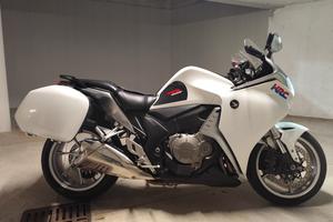 HONDA VFR1200F, PERFETTA CON GARANZIA 