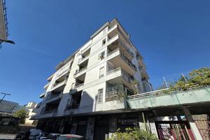 4 LOCALI A NAPOLI