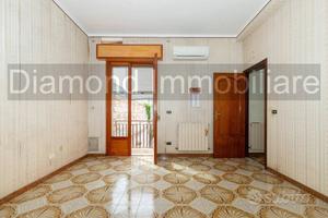 Casa singola con 2 terrazze e cortile a Riposto