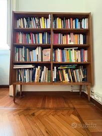 Libreria vintage in legno