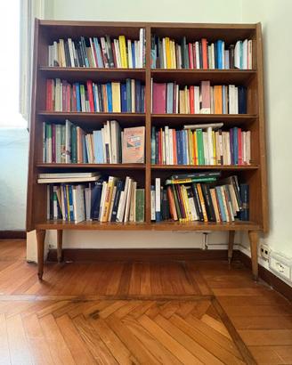 Libreria vintage in legno