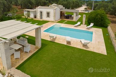 OSTUNI, villa con piscina