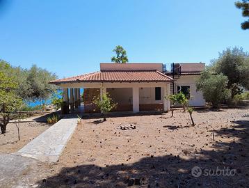 Villetta indipendente con vista mare-ampio terreno
