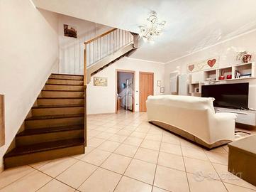 VILLA A SCHIERA A VILLARICCA