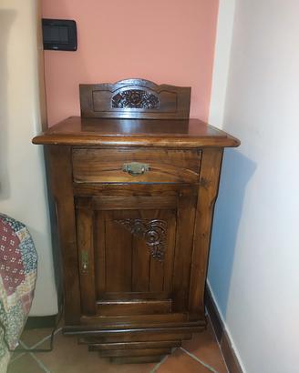 comodini in legno 