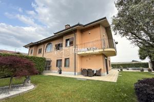 Splendido 5 Locali in Quadrifamiliare con Giardino