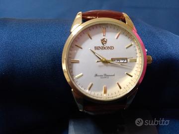 Orologio da polso al quarzo con calendario.