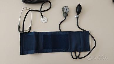 Set da 2 sfigmomanometri + stetoscopio