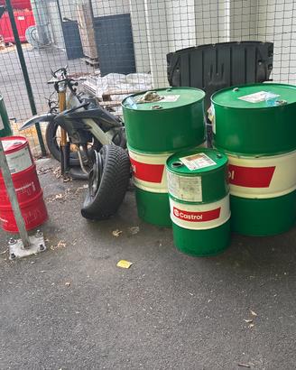 Fusti in metallo vuoti castrol