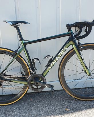 bicicletta da corsa in carbonio