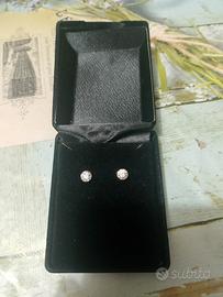 orecchini punto luce