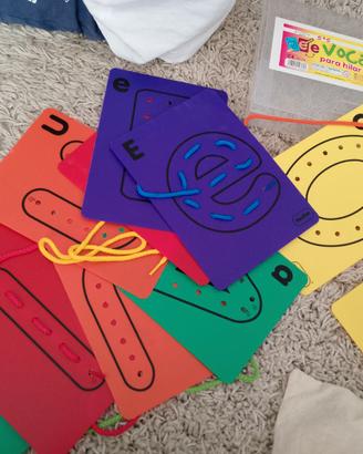 Lettere vocali cucire gioco di motricità fine